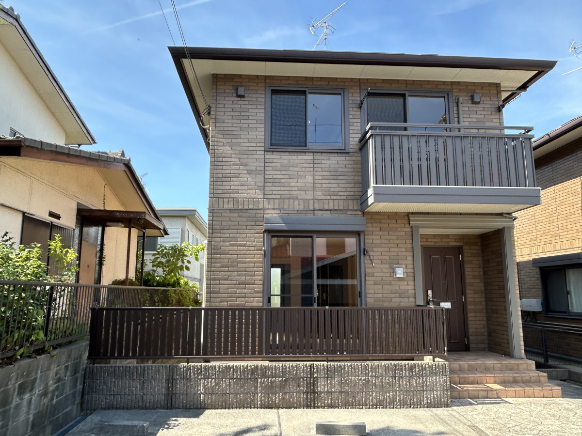 物件番号:1076716975 大手ハウスメーカー施工の戸建 設備充実 敷地内駐車場2台込の賃料です