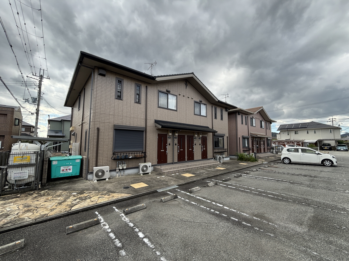 物件番号:1076721575 大手ハウスメーカー施工 設備も充実 駐車場2台込の賃料です