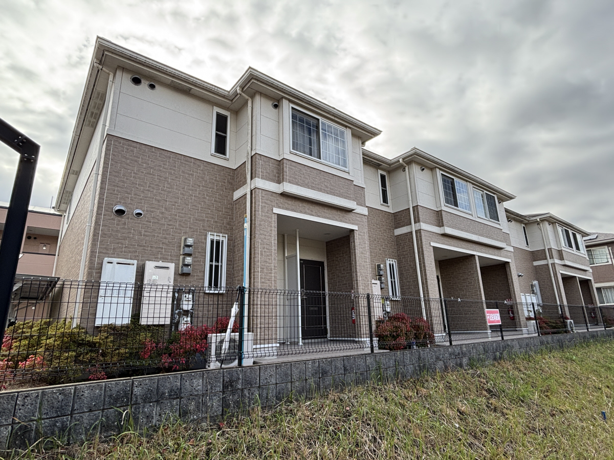 物件番号:1076741076 大手ハウスメーカー施工 駐車場1台無料 閑静な住宅街のハイツ ネット無料