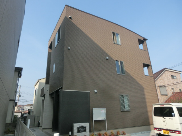 物件番号:1076722212 JR西明石駅まで徒歩圏内　大手ハウスメーカー施工の築浅ハイツ　角部屋です