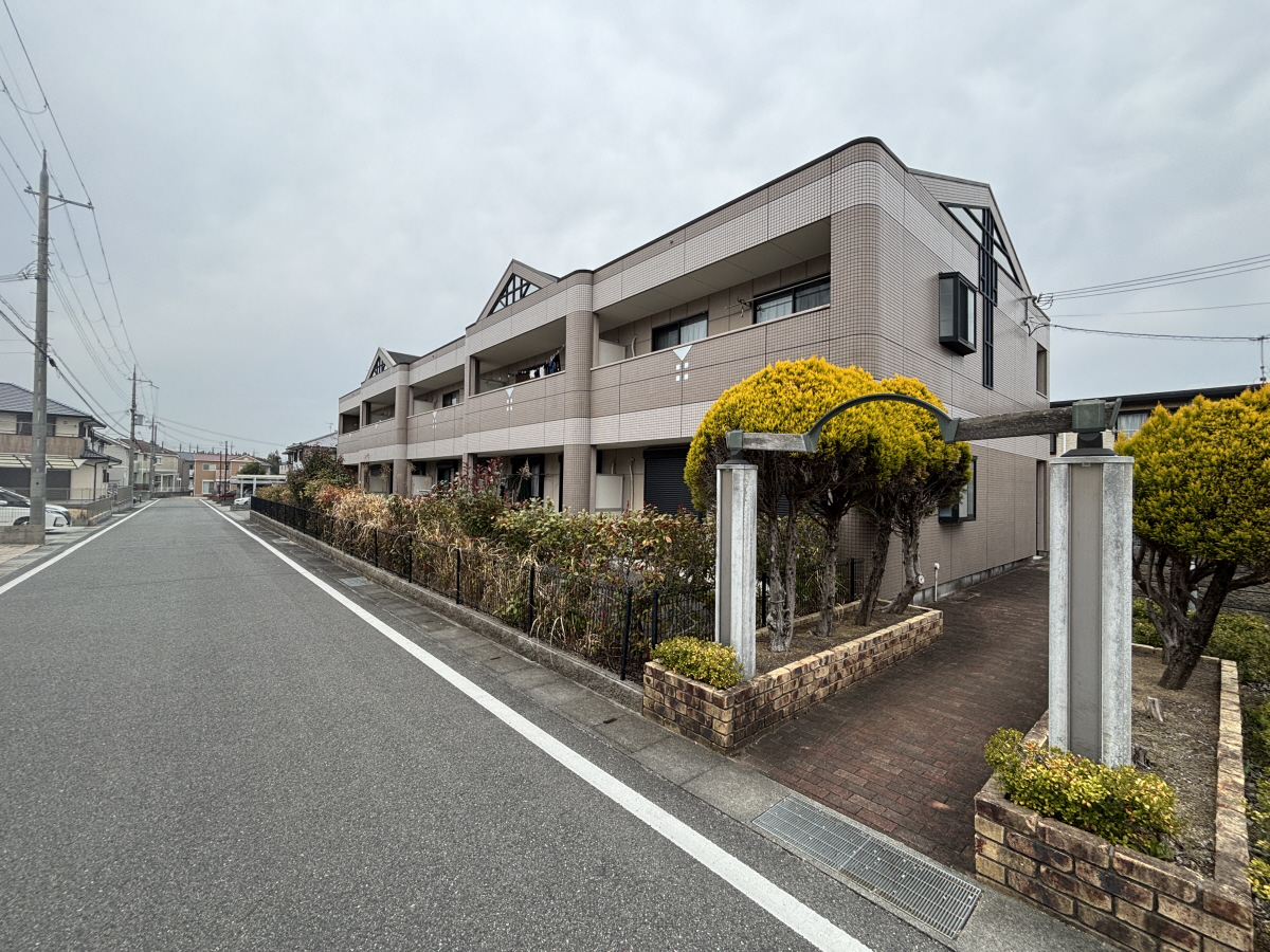 物件番号:1076732661 広々リビングにカウンターキッチン 閑静な住宅街 ネット無料 エアコン1台付き