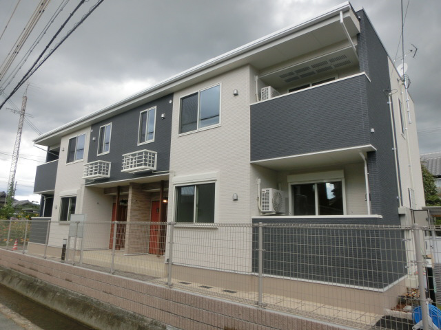 物件番号:1076722828 JR土山駅まで徒歩圏内　エアコン2台付き　全戸角部屋で日当り良好です