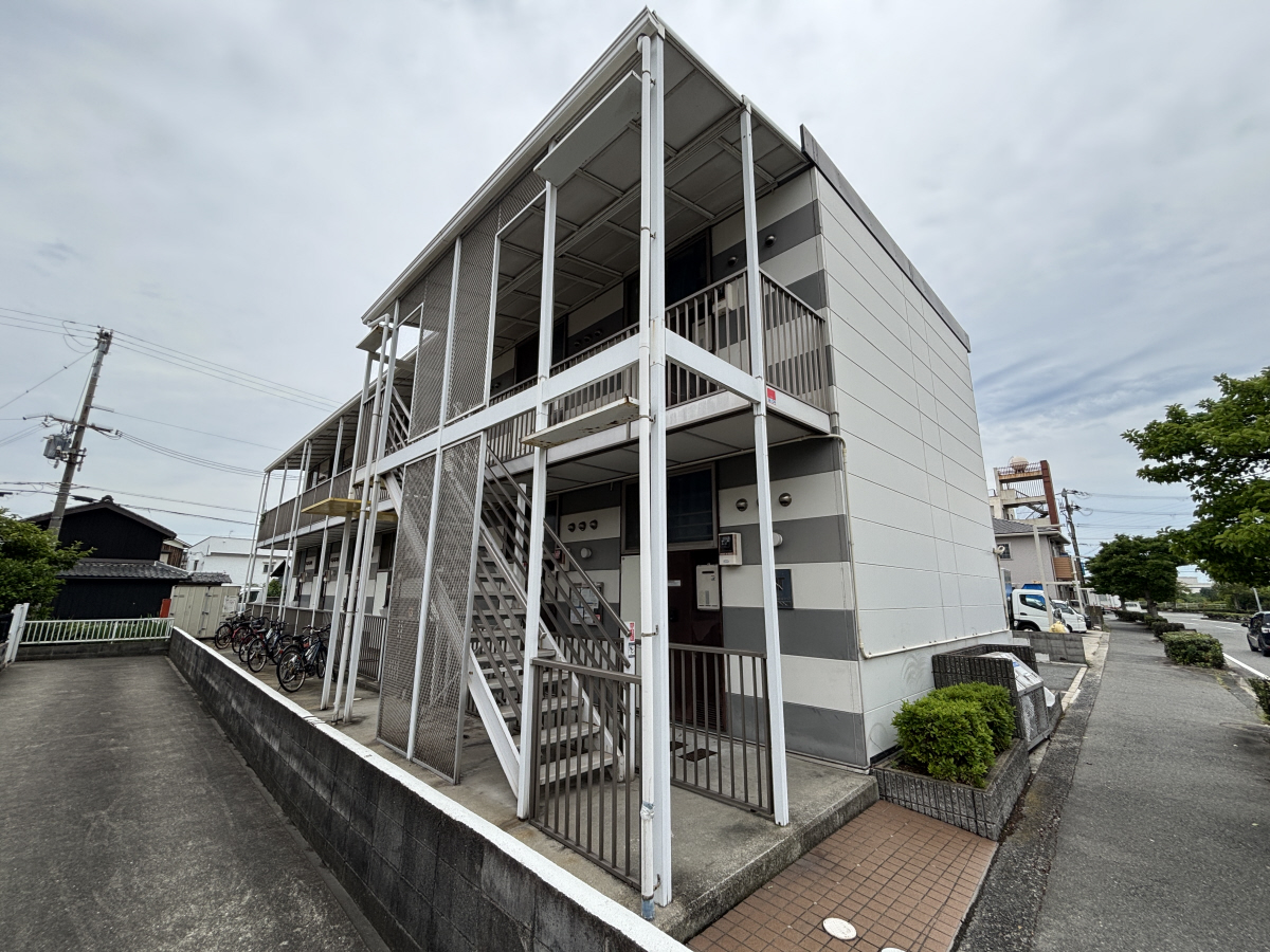 物件番号:1076724952 家具・家電付きです　驚きの価格　単身の方オススメです　敷地内駐車場完備