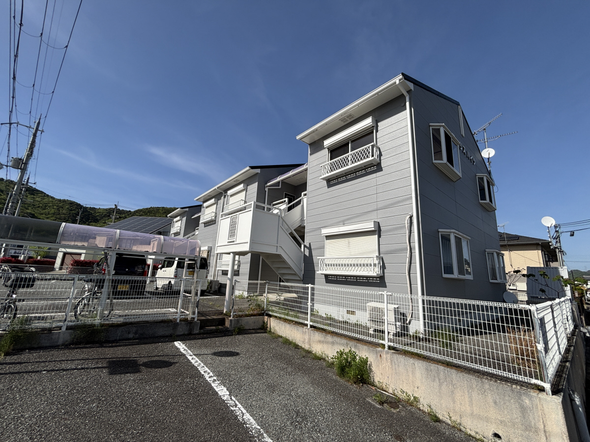 物件番号:1076725176 滝野駅まで徒歩圏内　角部屋で日当り良好　賃駐車場１台込の賃料です