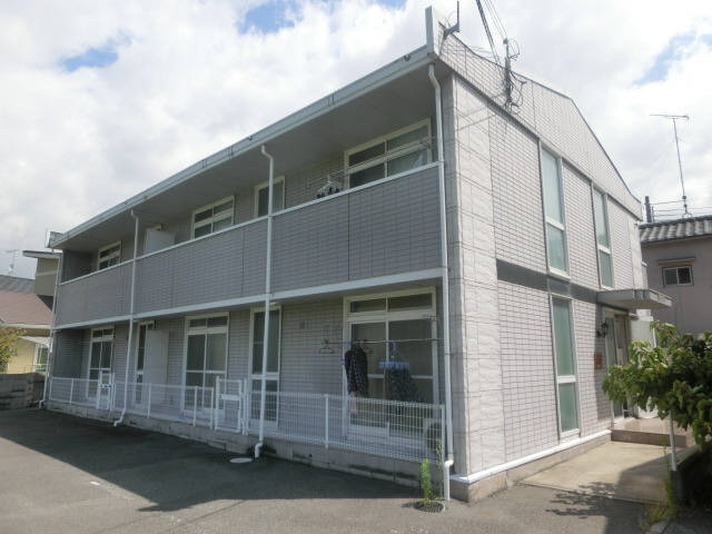 物件番号:1076744607 閑静な住宅地　使い勝手の良い間取り　敷地内駐車場完備です