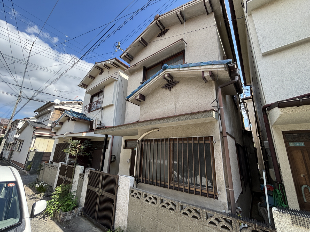 物件番号:1076729404 ペット多頭飼いその他相談　天井高く室内もオシャレにリノベーションされてます