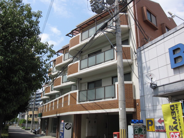 物件番号:1076745121 東二見駅まで徒歩圏内 安心のRCマンション 敷地内の駐車場も空有ります