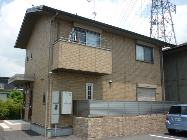 物件番号:1076712542 大手ハウスメーカー施工の築浅ハイツ☆敷地内駐車場完備　広々庭付き