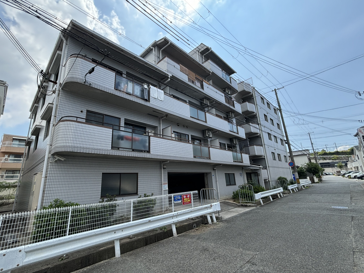物件番号:1076744285 最上階・角部屋で日当り良好　エレベーター付き　敷地内駐車場空有ります