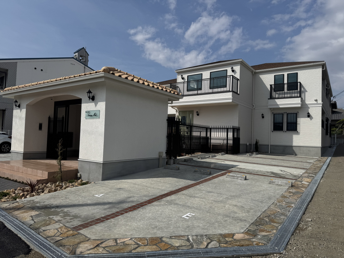 物件番号:1076745441 設備充実・ネット無料のデザイナーズ新築ハイツ　JR土山駅まで徒歩圏内です