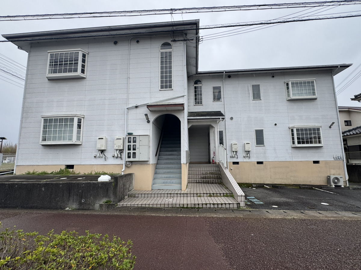 物件番号:1076743972 駐車場1台付き!3LDKの広々とした間取りです!周辺買い物施設あります!