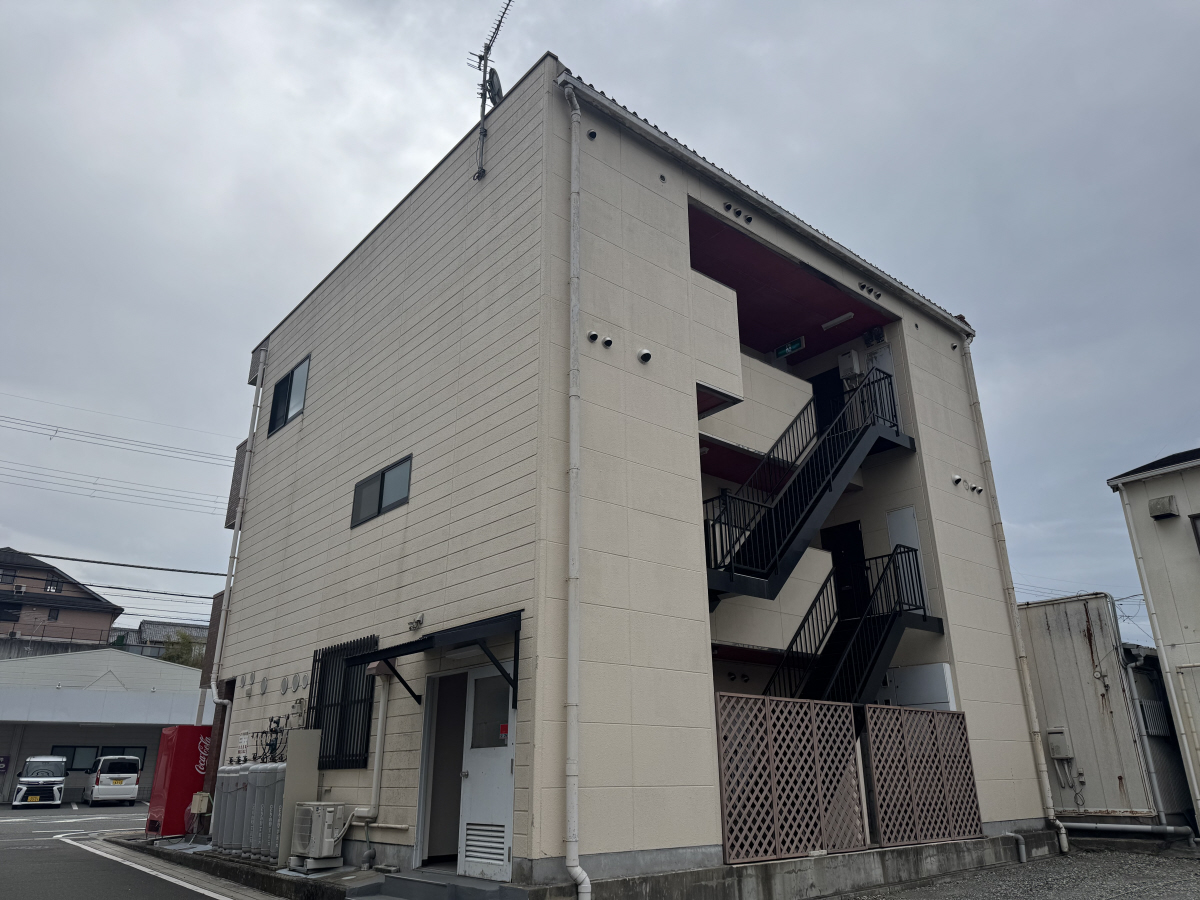 物件番号:1076741545 徒歩10分圏内生活施設充実　全部屋6帖以上で使いやすい間取り