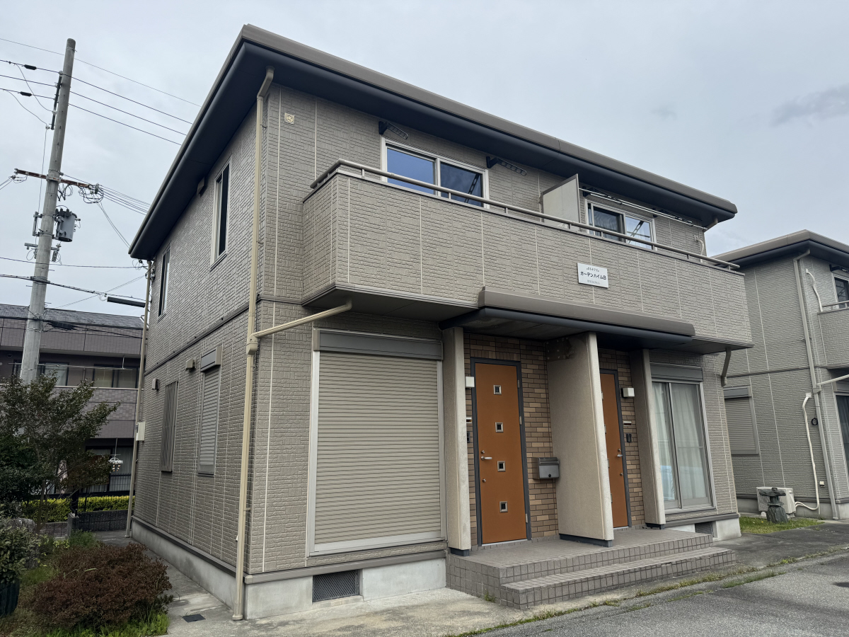 物件番号:1076745925 人気のメゾネットタイプ　全戸角部屋で日当り良好　駐車場2台分で3,300円です