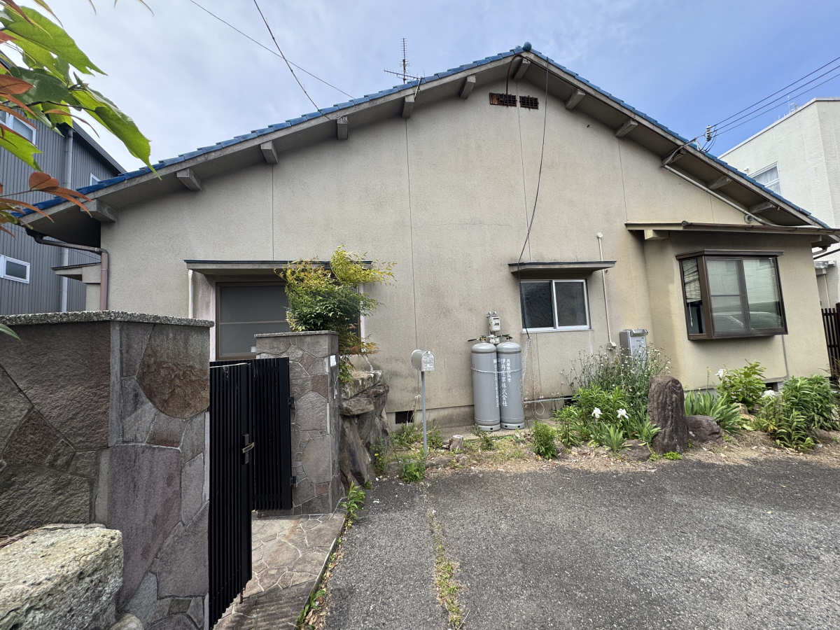 物件番号:1076744844 広々8SDKの一戸建て　トイレ2ヶ所　システムキッチン　駐車スペースもあります