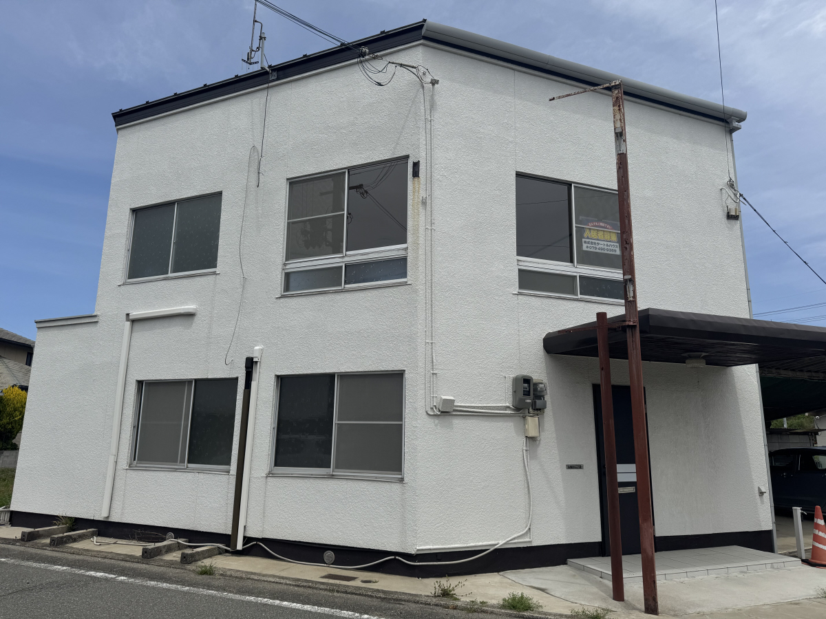 物件番号:1076745549 ペット相談可　前面リフォーム済み　設備も入替え　駐車場１台込みの賃料です